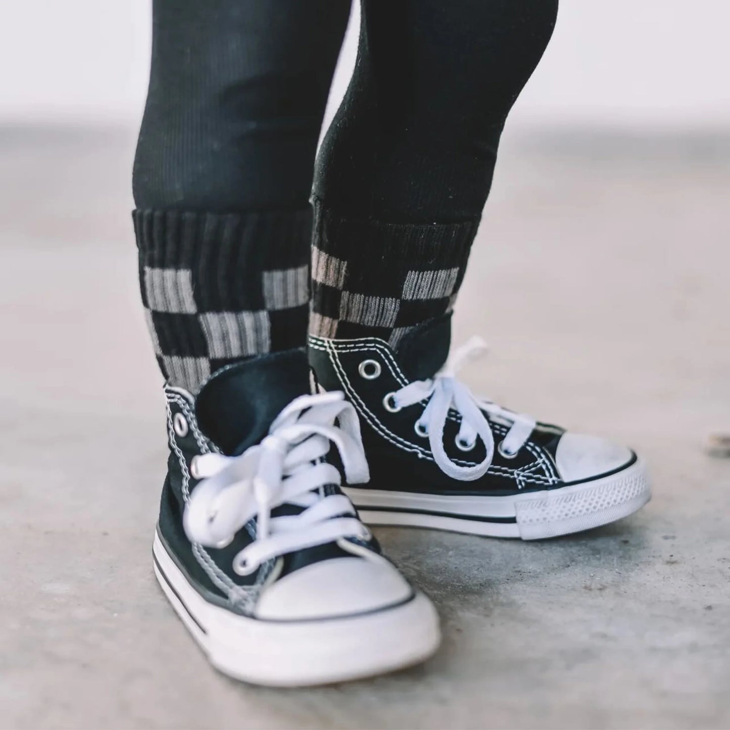 BLACK GRAY CHECKERED CREW SOCKS